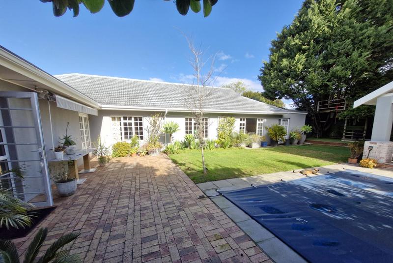 To Let 4 Bedroom Property for Rent in Kreupelbosch Western Cape